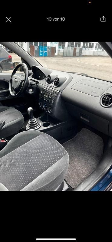 Blau Gebraucht 2005 Ford Fiesta Kombi | 1.700 € - Bild 1/4