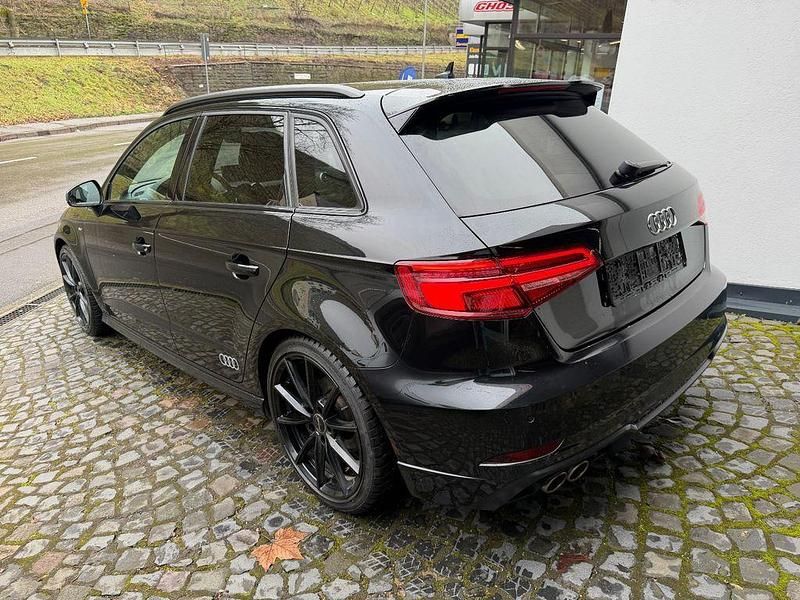 Gebraucht Audi A3 Competition 150 PS (110 kW) 2019 Schwarz Limousine