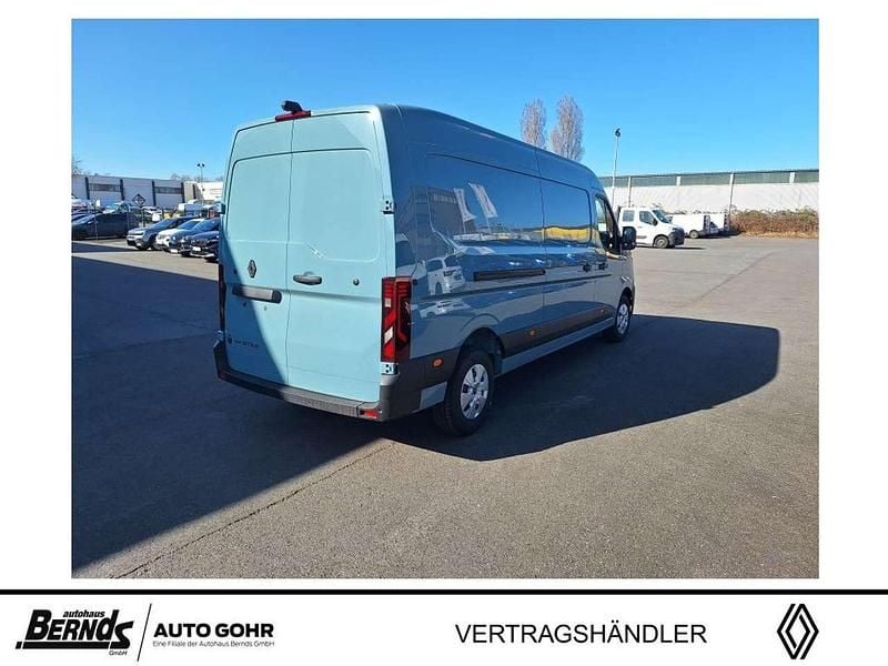 Nouă Renault Master 150 CP (110 kW) 2026 Verde Monovolum
