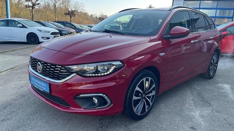 Gebraucht Fiat Tipo Lounge 120 PS (88 kW) 2018 Rot Limousine