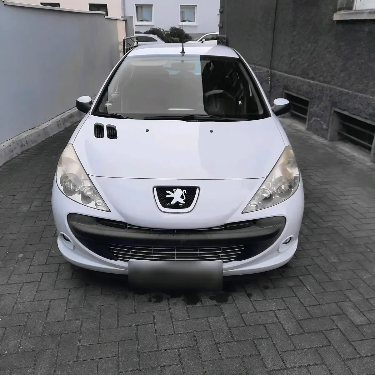 Gebraucht Peugeot 206+ 73 PS (53 kW) 2012 Weiß Kleinwagen