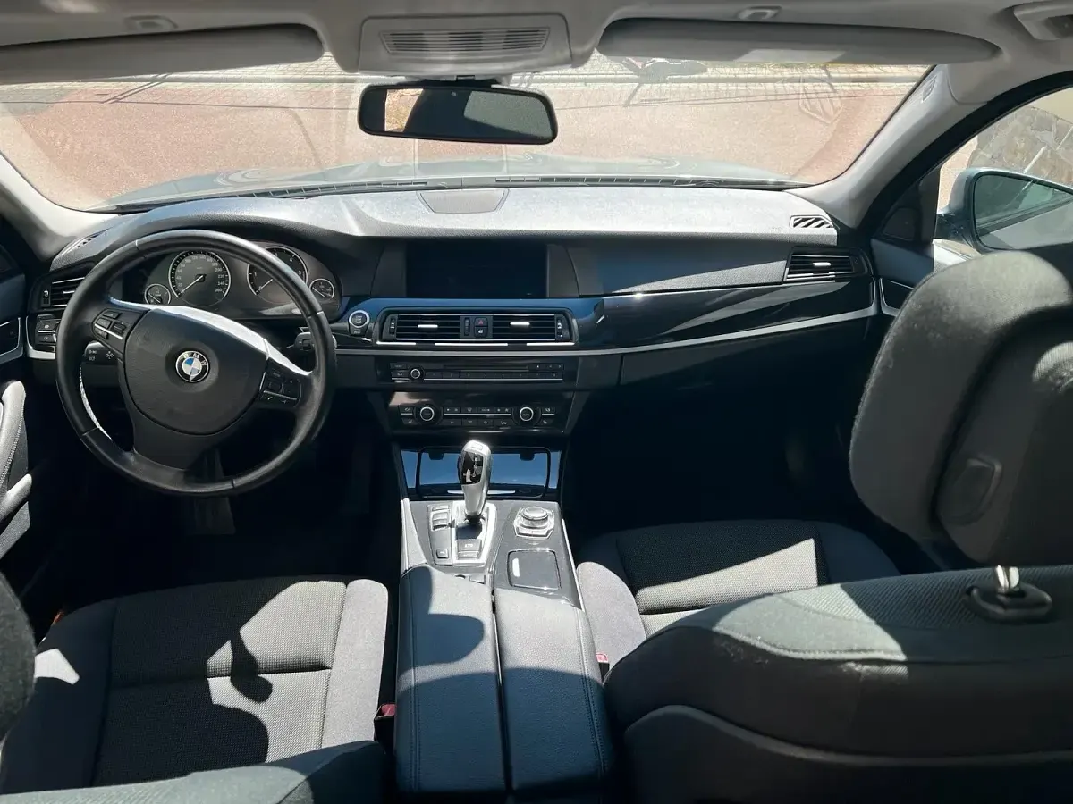 Gebraucht BMW 520 M Sport 184 PS (135 kW) 2012 Grau Kombi