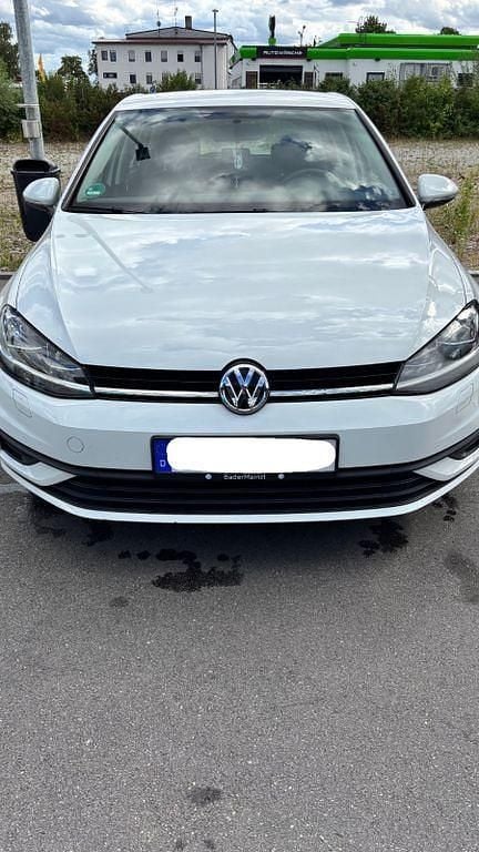 Weiß Gebraucht 2018 VW Golf VII Limousine | 12.000 € (Superpreis) - Bild 1/4