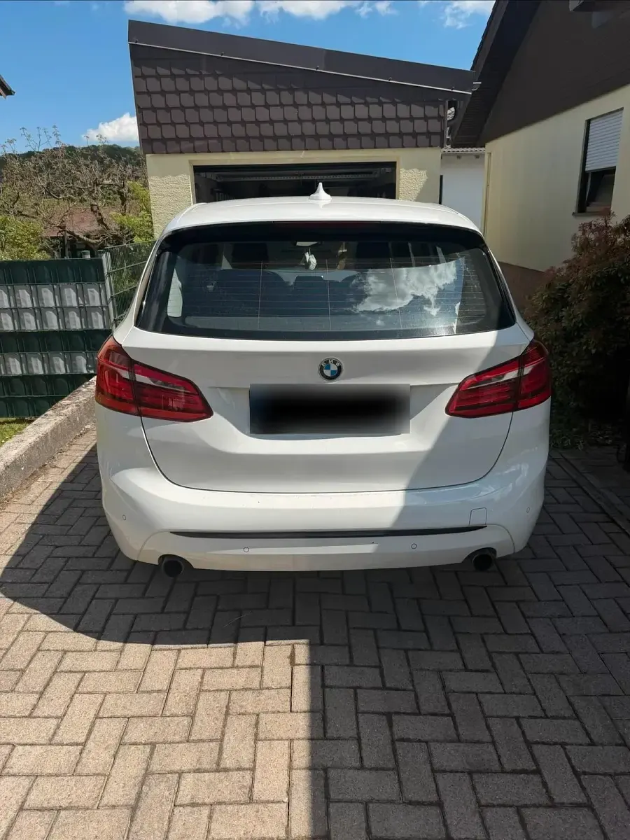 Używany BMW 220 Performance 192 KM (141 kW) 2017 Biały Kombi
