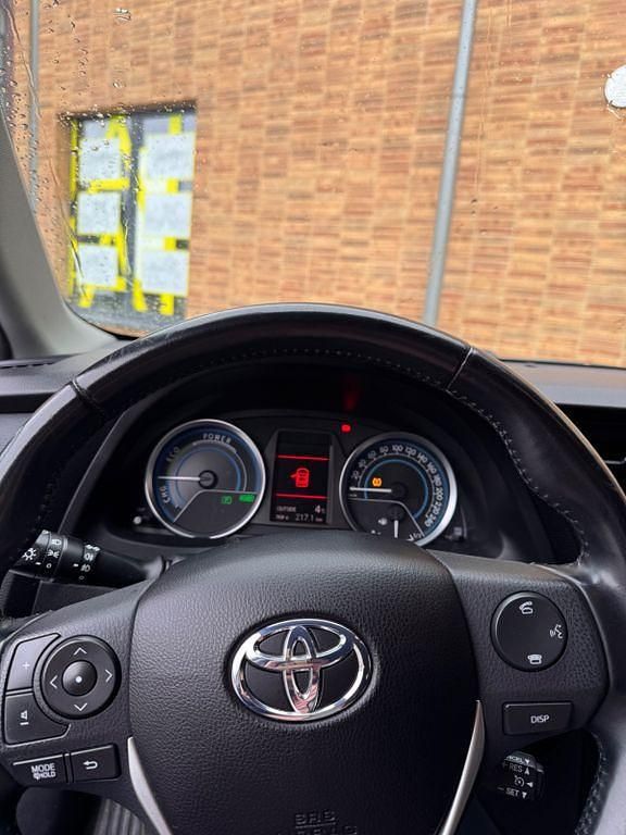 Gebraucht Toyota Auris 136 PS (100 kW) 2014 Weiß Limousine