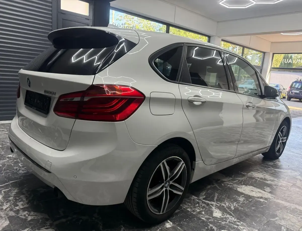 Gebraucht BMW 220 Active Tourer Sport Line 192 PS (141 kW) 2015 Weiß Van / Kleinbus