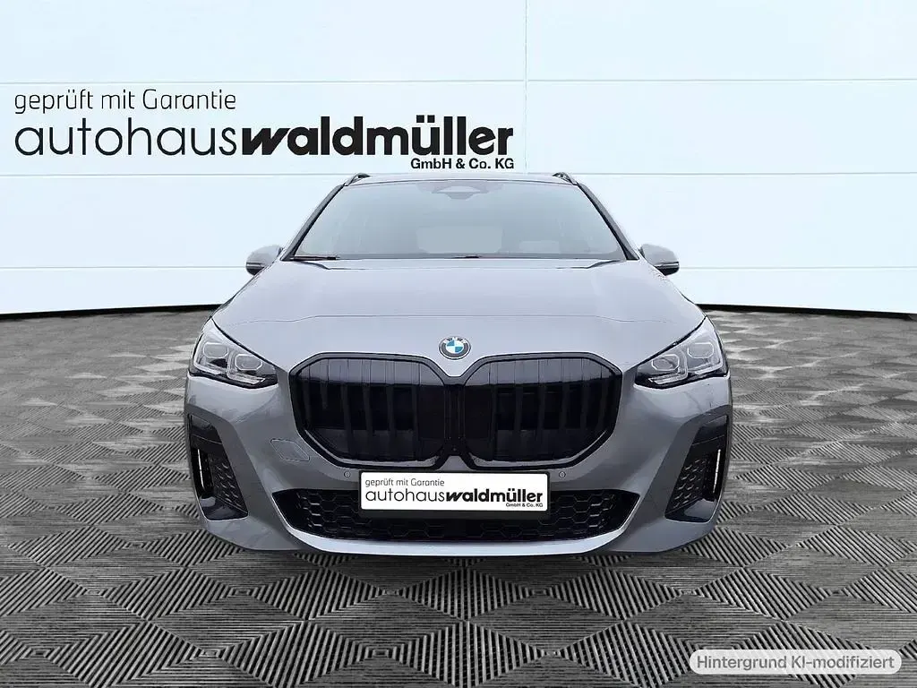 Gebraucht BMW 220 Active Tourer M Sport 150 PS (110 kW) 2024 Grau Van / Kleinbus