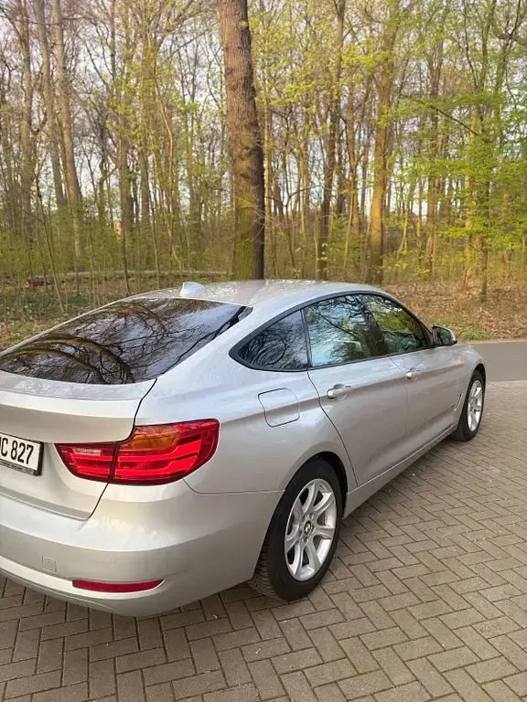 Gebraucht BMW 320 Gran Turismo 184 PS (135 kW) 2013 Silber Limousine