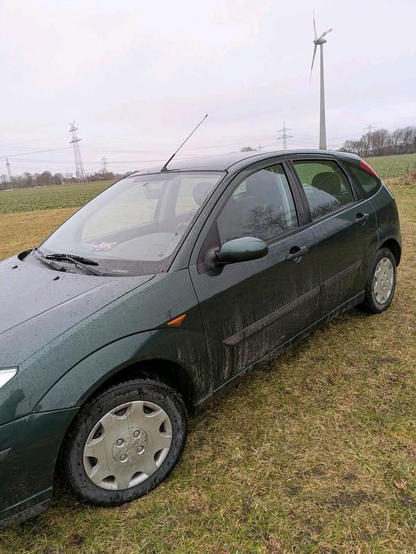 Second-hand Ford Focus 90 CP (66 kW) 2004 Verde Berlinǎ