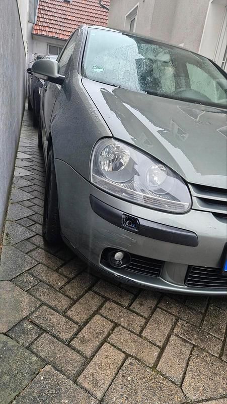 Second-hand VW Golf V 120 CP (88 kW) 2004 Maro Hatchback