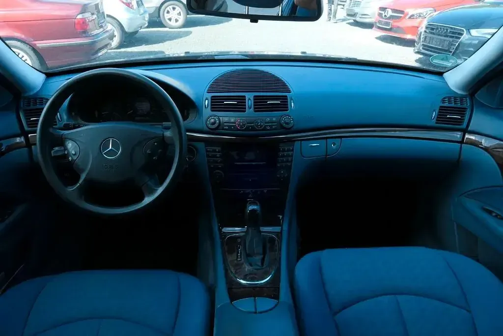 Gebraucht Mercedes E200 Elegance 163 PS (119 kW) 2004 Blau Limousine