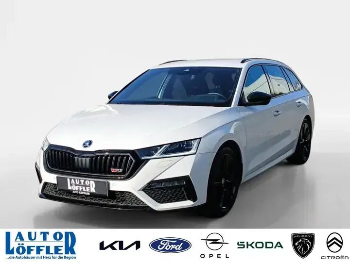 Candyweiß Gebraucht 2021 Skoda Octavia RS Kombi | 30.697 € (Fairer Preis) - Bild 1/4