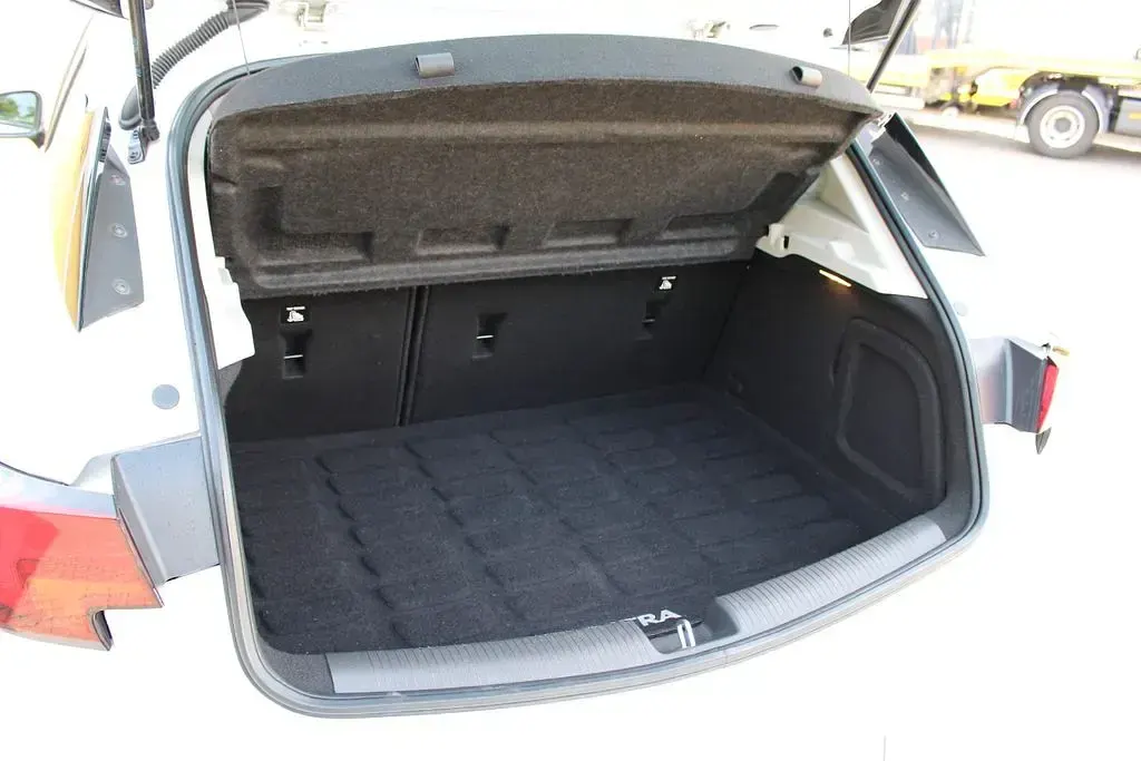 Gebraucht Opel Astra 125 PS (91 kW) 2018 Weiß Limousine