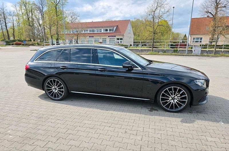 Gebraucht Mercedes E200 AMG 184 PS (135 kW) 2017 Schwarz Kombi