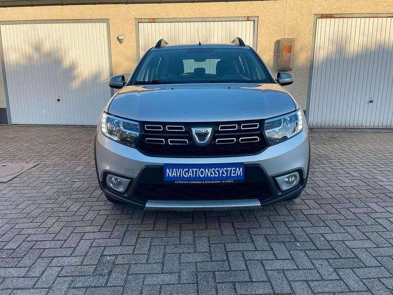 Silber Gebraucht 2017 Dacia Sandero Stepway Kleinwagen | 11.099 € (Fairer Preis) - Bild 1/4