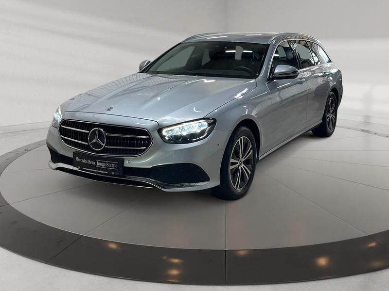 Gebraucht Mercedes E220 Avantgarde 200 PS (147 kW) 2022 Metalliclack hightechsilber Kombi