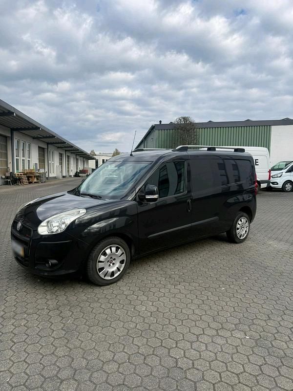Gebraucht Fiat Doblò 135 PS (99 kW) 2012 Schwarz Van / Kleinbus