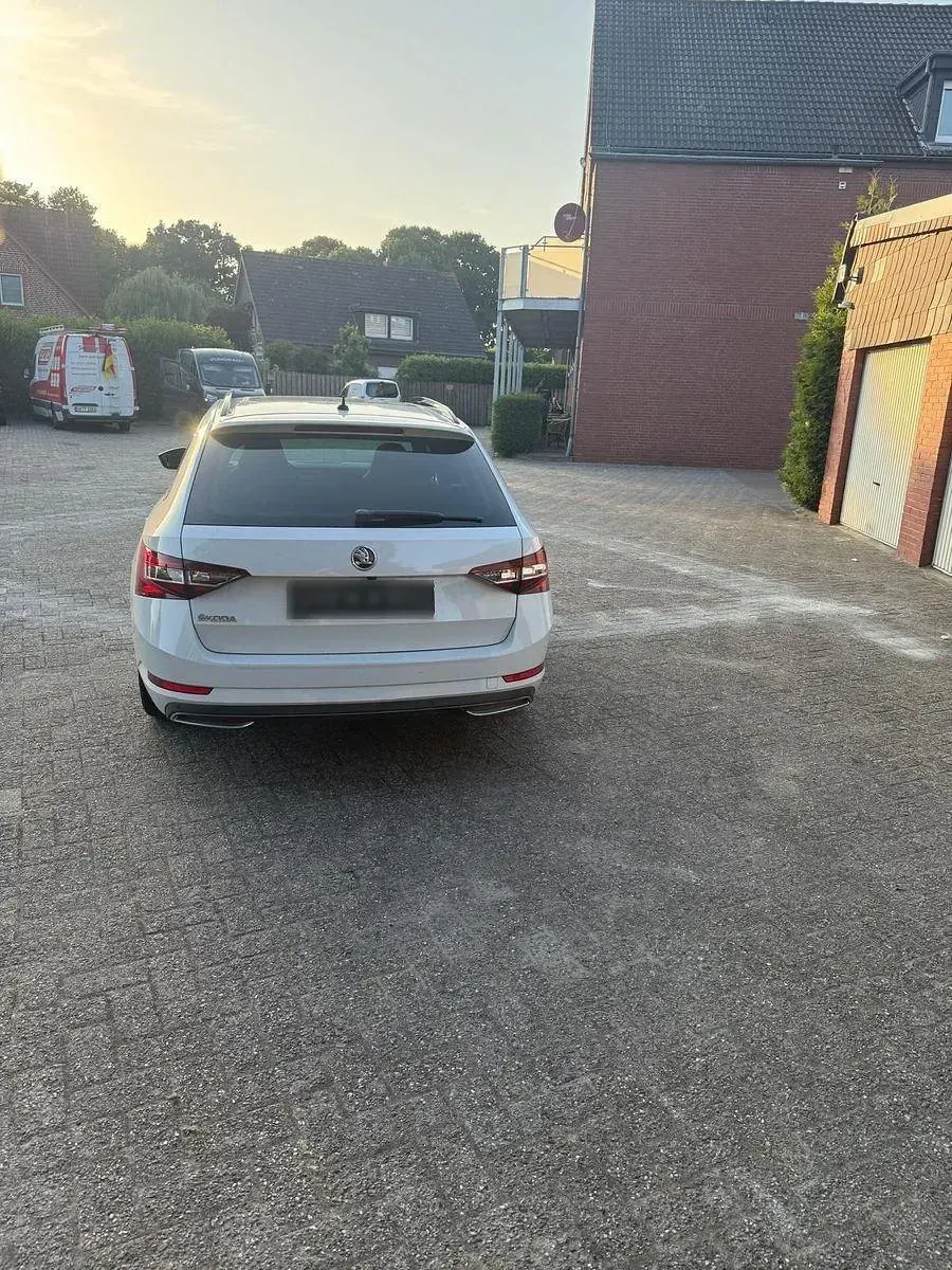 Gebraucht Skoda Superb 179 PS (131 kW) 2018 Weiß Kombi