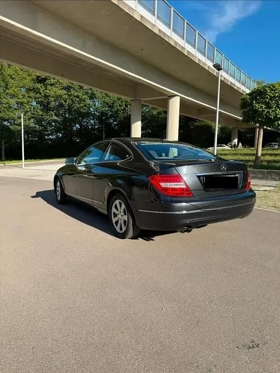 Gebraucht Mercedes C180 156 PS (114 kW) 2011 Schwarz Coupé