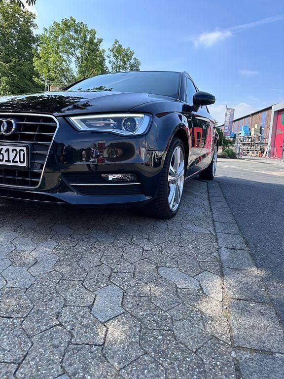 Schwarz Gebraucht 2014 Audi A3 Sportback S-Line Limousine | 12.500 € (Guter Preis) - Bild 1/4