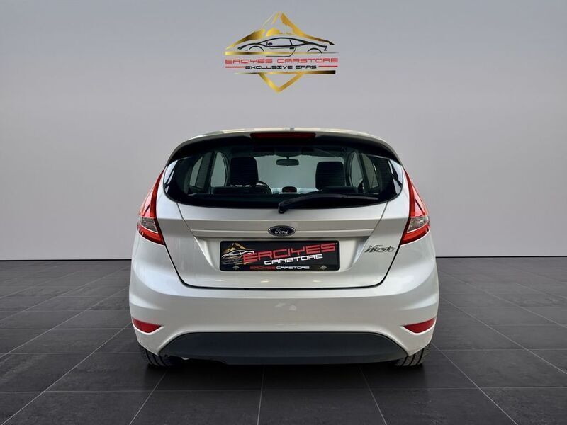 Gebraucht Ford Fiesta Trend 60 PS (44 kW) 2009 Polarsilber metallic Kleinwagen