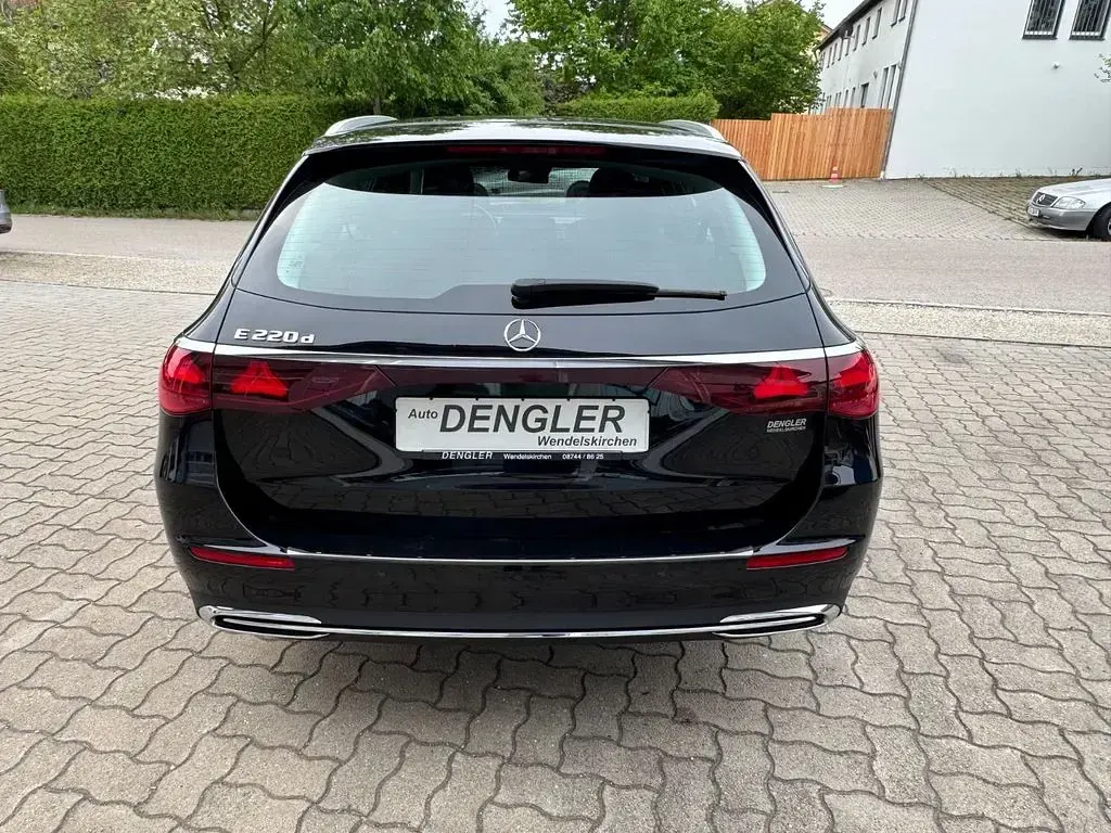 Second-hand Mercedes E220 Avantgarde 197 CP (144 kW) 2023 Negru Berlinǎ