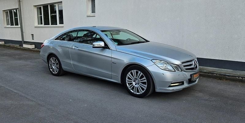 Gebraucht Mercedes E200 184 PS (135 kW) 2012 Silber Coupé