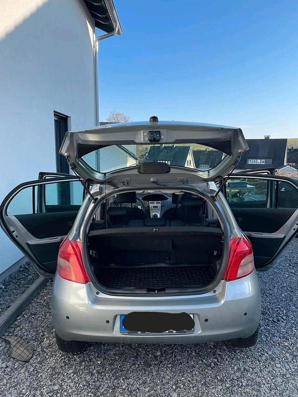 Gebraucht Toyota Yaris 87 PS (63 kW) 2007 Silber Kleinwagen