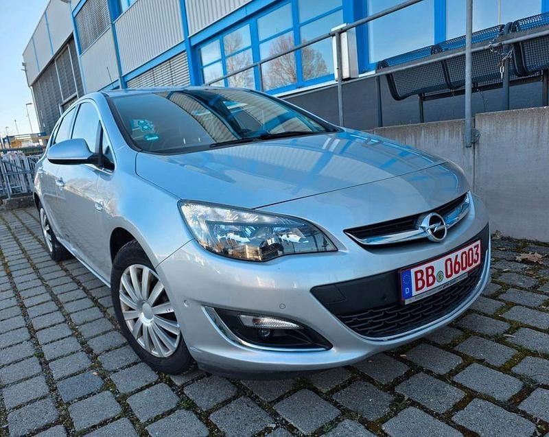 Gebraucht Opel Astra 140 PS (102 kW) 2014 Silber Limousine