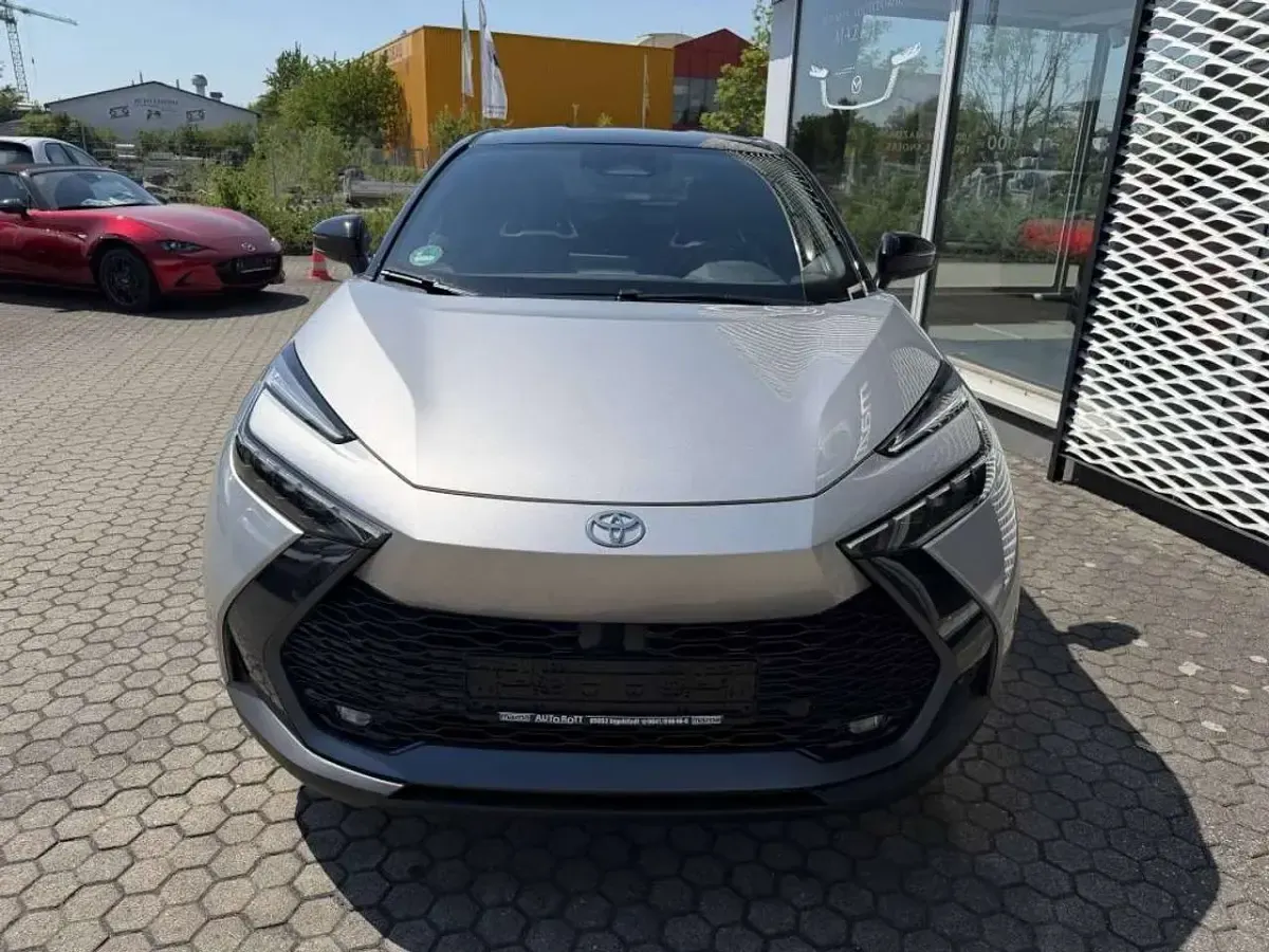 Gebraucht Toyota C-HR Lounge 197 PS (144 kW) 2024 Silver metallic SUV