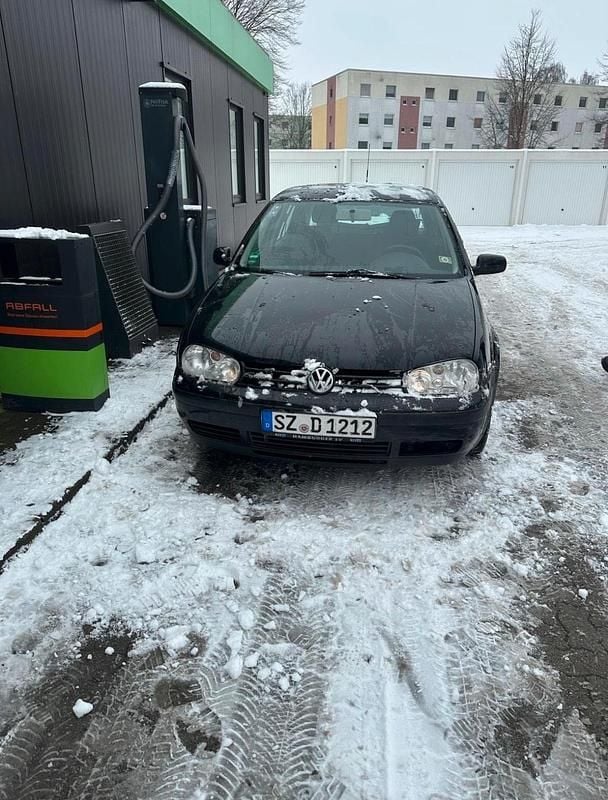 Schwarz Gebraucht 2001 VW Golf Limousine | 800 € (Superpreis) - Bild 1/4