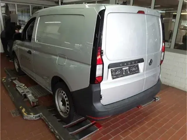 Gebraucht VW Caddy 122 PS (89 kW) 2022 Reflexsilber metallic Van / Kleinbus