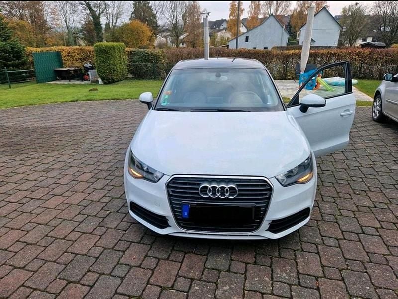 Weiß Gebraucht 2014 Audi A1 Sportback Design Kleinwagen | 8.499 € (Guter Preis) - Bild 1/4