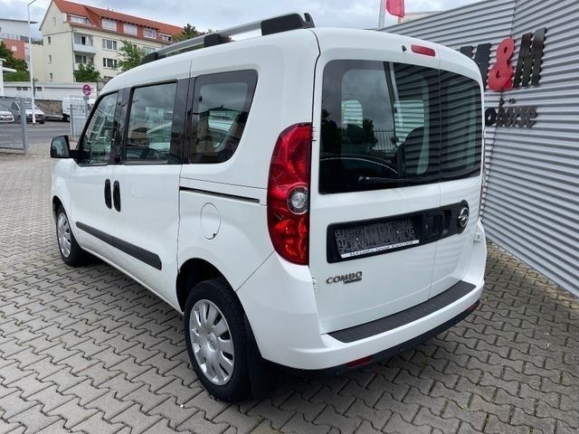Gebraucht Opel Combo Edition 95 PS (69 kW) 2016 Weiß Van / Kleinbus