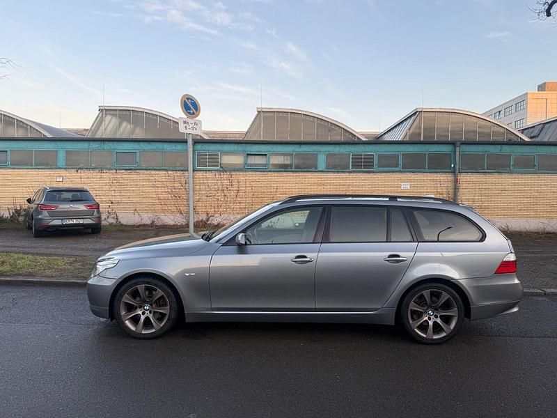 Gebraucht BMW 530 272 PS (200 kW) 2007 Grau Kombi