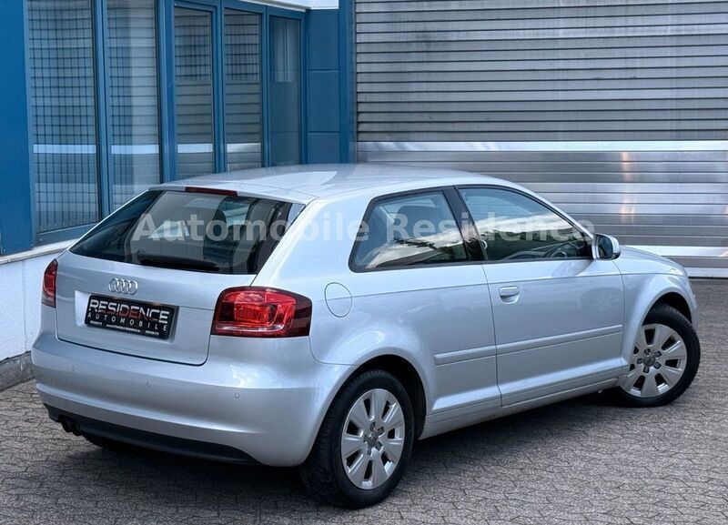Gebraucht Audi A3 Attraction 125 PS (91 kW) 2010 Silber Kleinwagen