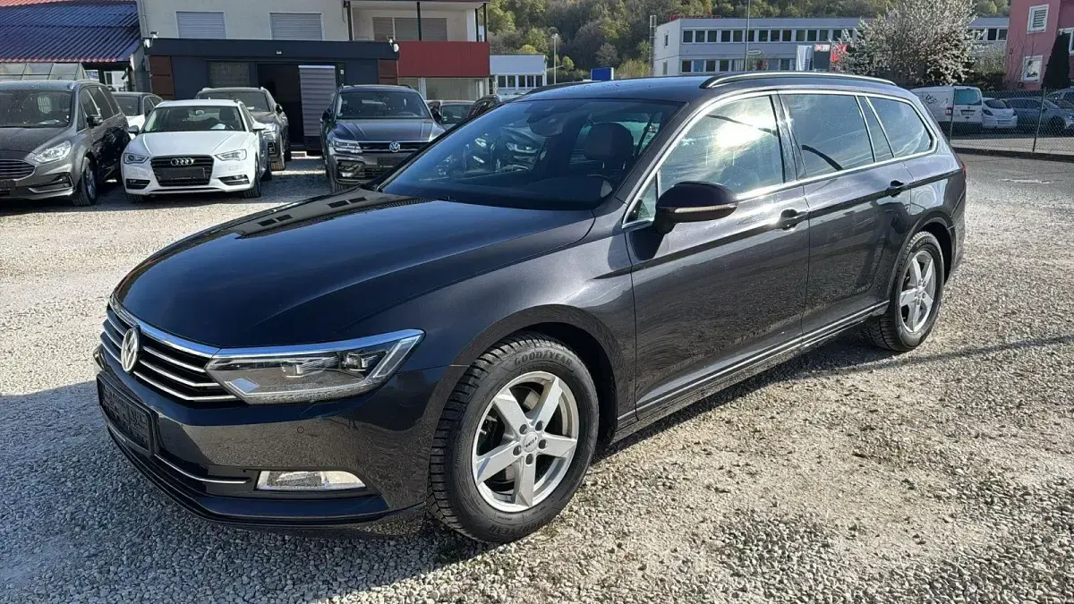 Gebraucht VW Passat R-line 150 PS (110 kW) 2019 Grau Kombi