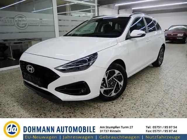 Weiss Neu 2025 Hyundai i30 Style Kombi | 20.495 € (Superpreis) - Bild 1/4