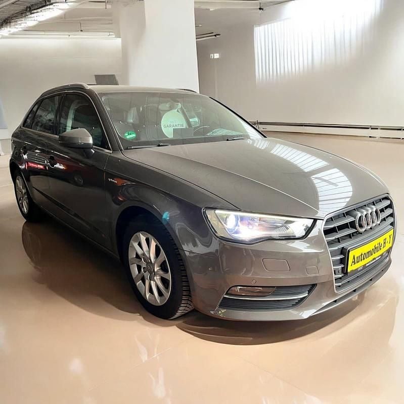 Gebraucht Audi A3 Sportback Attraction 110 PS (80 kW) 2015 Grau Kleinwagen