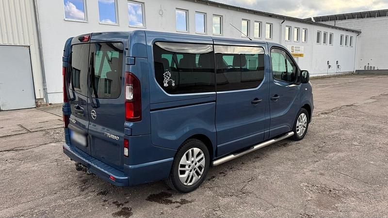 Gebraucht Opel Vivaro 145 PS (106 kW) 2016 Blau Van / Kleinbus