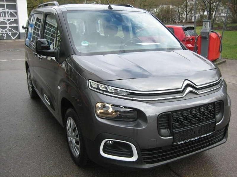 Gebraucht Citroën Berlingo Feel 110 PS (80 kW) 2023 Lackierung platiniumgrau/ Van / Kleinbus