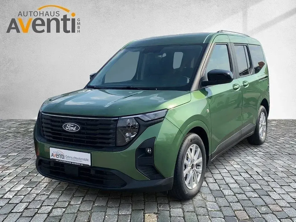 Neu Ford Tourneo Courier Titanium 125 PS (91 kW) 2026 Grün Van / Kleinbus