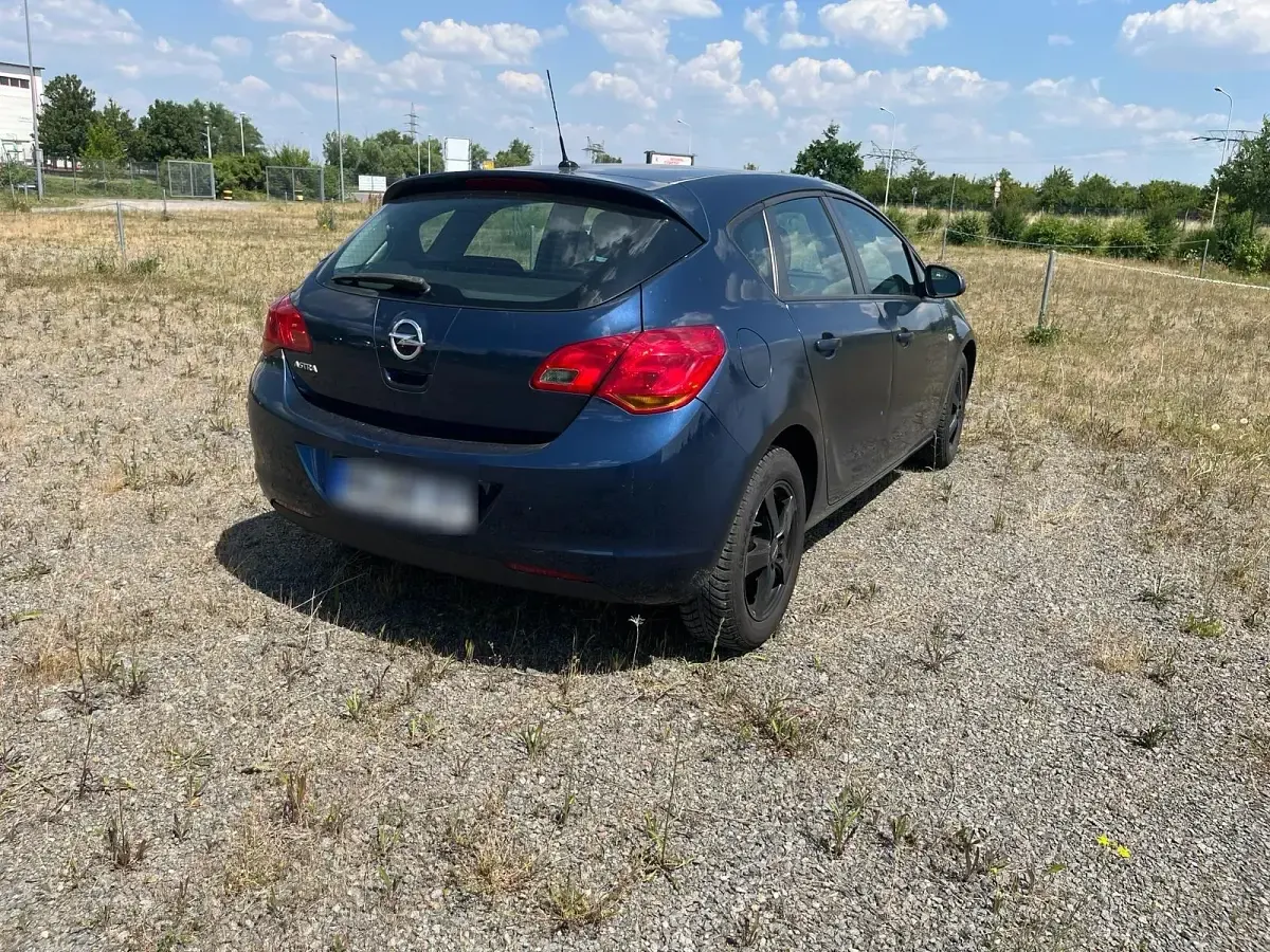 Gebraucht Opel Astra 115 PS (84 kW) 2010 Blau Kleinwagen