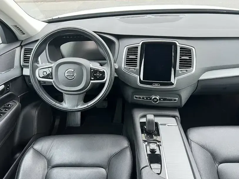 Gebraucht Volvo XC90 Momentum 235 PS (172 kW) 2021 Weiß SUV