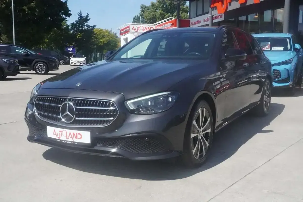Gebraucht Mercedes E300 Avantgarde 306 PS (225 kW) 2021 Grau Limousine