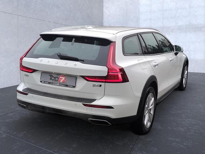 Gebraucht Volvo V60 CC 197 PS (144 kW) 2021 Ice white Kombi