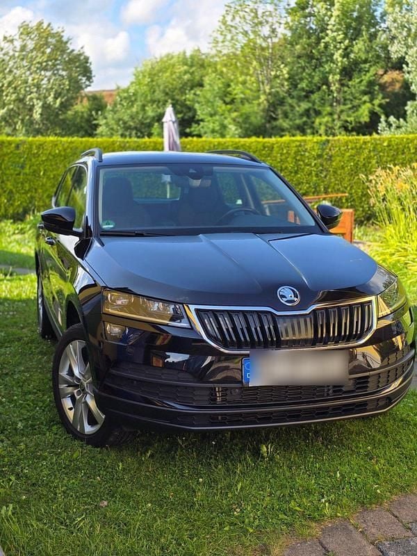 Schwarz Gebraucht 2020 Skoda Karoq Style SUV | 25.500 € (Fairer Preis) - Bild 1/4