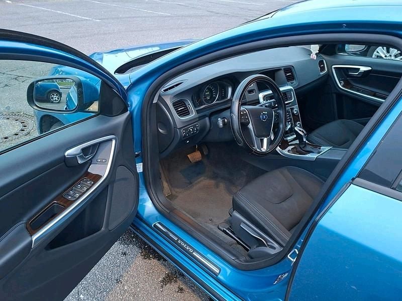 Gebraucht Volvo V60 150 PS (110 kW) 2016 Blau Kombi