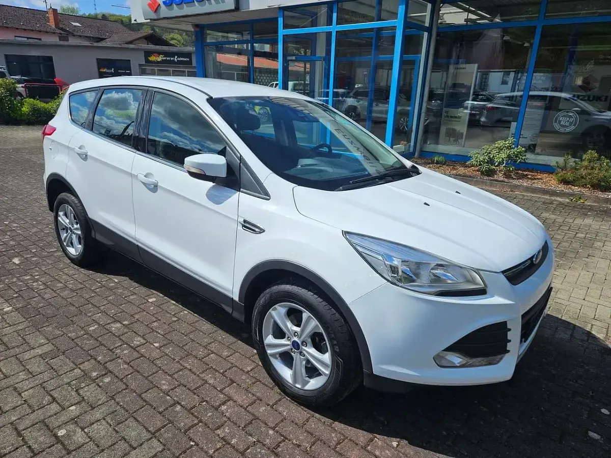 Gebraucht Ford Kuga SYNC Edition 120 PS (88 kW) 2016 Frostweiß SUV