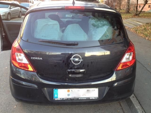 Używany Opel Corsa Edition 118 KM (86 kW) 2010 Czarny Hatchback